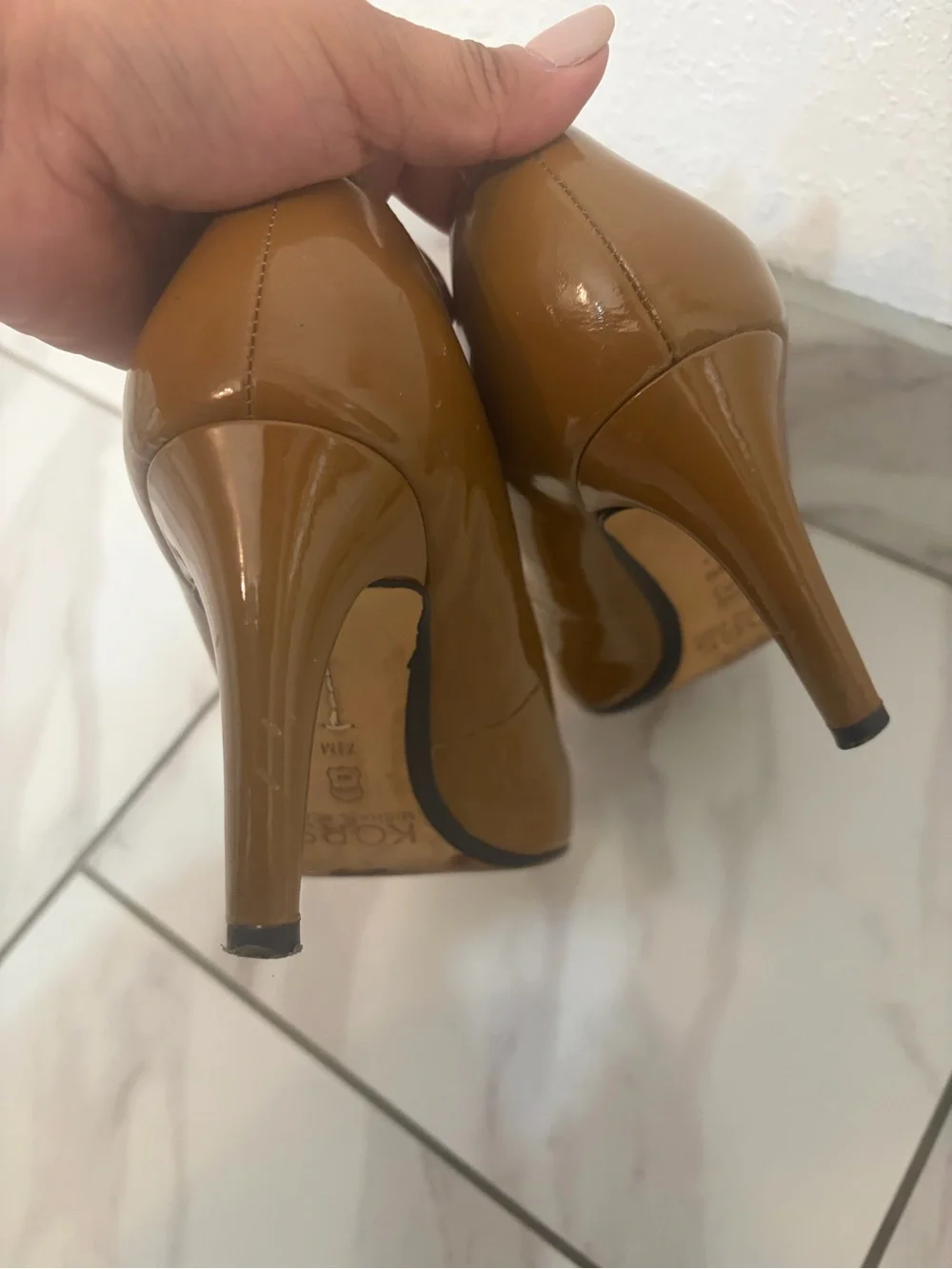 KORS Michael Kors sleek patent